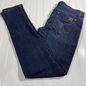 Joe’s Jeans Chelsea Slim Straight in a Dark Wash Size 29